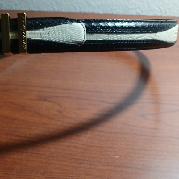 Stacy Adams Black and Gold Belt Bag - Picture 7 of 7